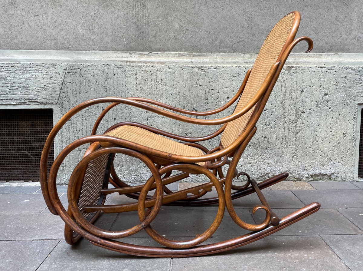 SEDIA A DONDOLO THONET - S.Oggetti Milano Vintage