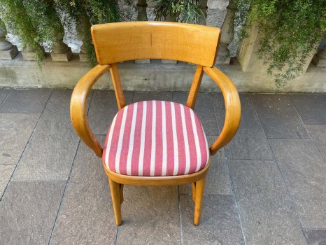 SEDIA CON BRACCIOLI IN LEGNO CURVATO