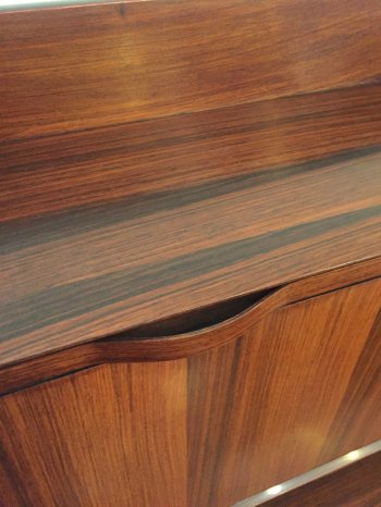 PICCOLA CREDENZA IN STILE GIANFRANCO FRATTINI