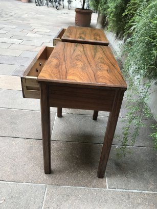 COPPIA TAVOLINI CON CASSETTO